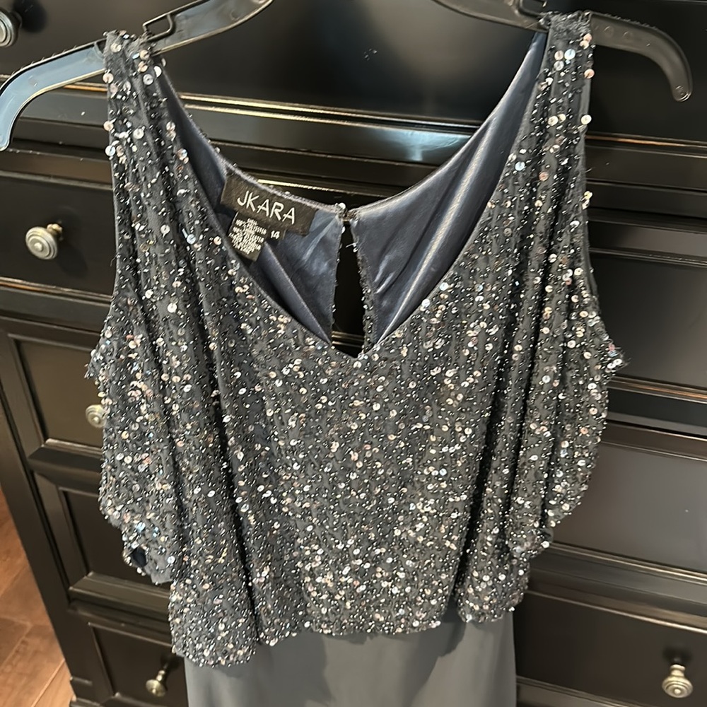 Women’s dress - Picture 2 of 8